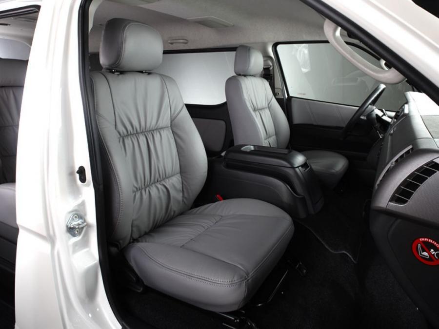  Toyota Hiace Combi High Roof 2010 года  (фото 2 из 6)